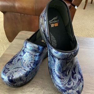 Dansko XP2.0 Clog in Blue Paisley